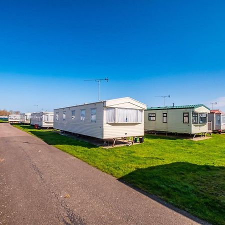 Caravan Beach Holiday Hotel Saint Osyth Buitenkant foto