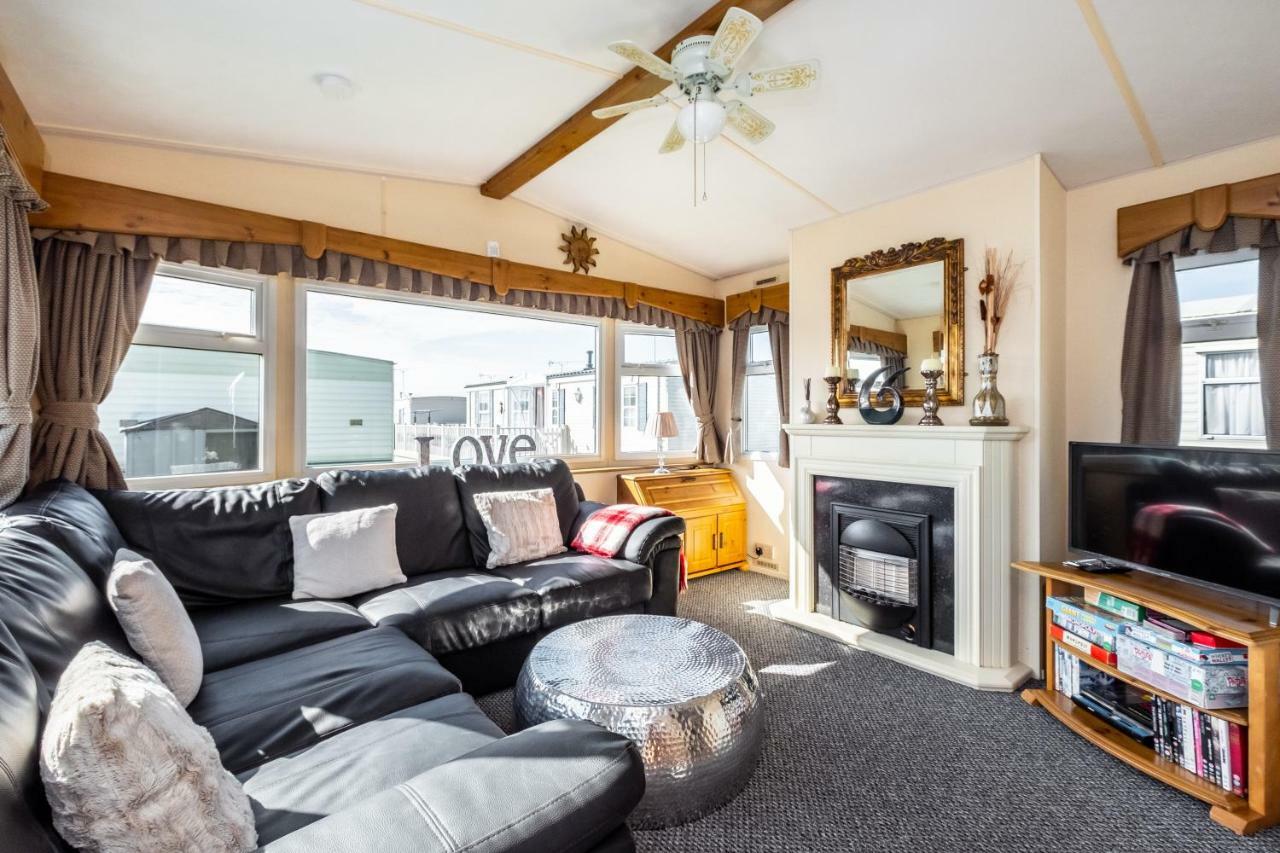 Caravan Beach Holiday Hotel Saint Osyth Buitenkant foto