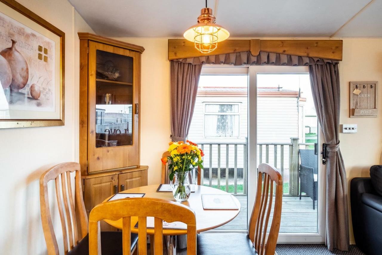 Caravan Beach Holiday Hotel Saint Osyth Buitenkant foto
