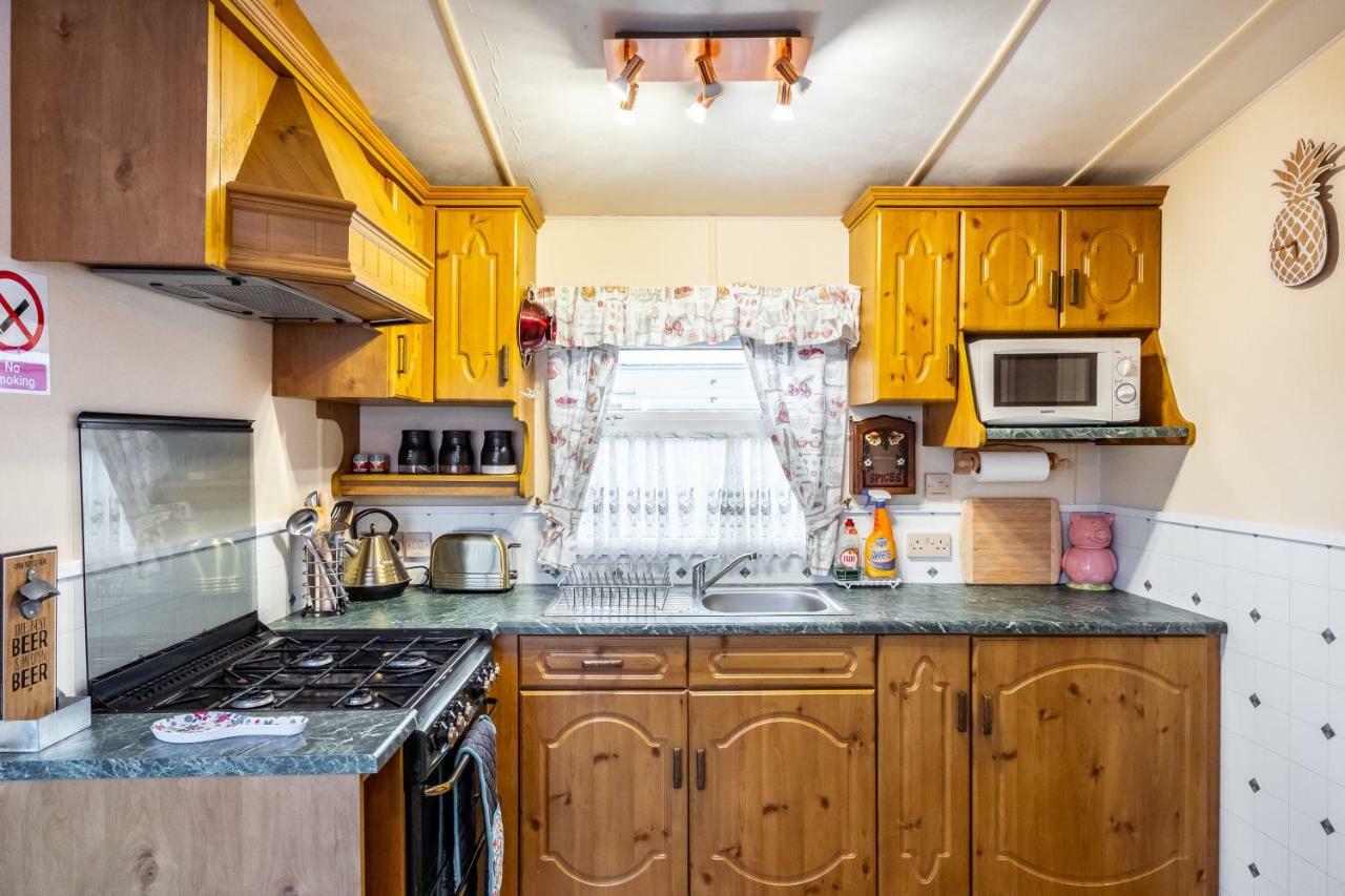 Caravan Beach Holiday Hotel Saint Osyth Buitenkant foto