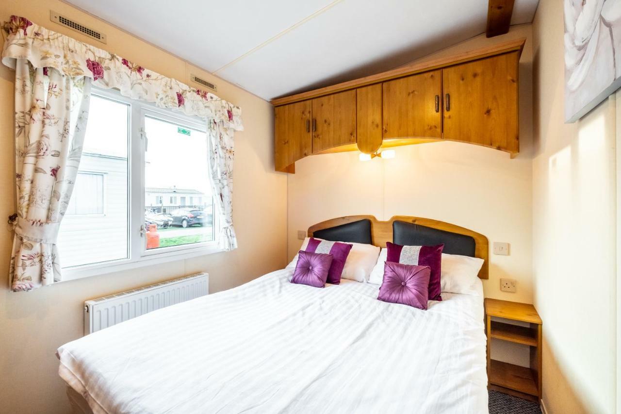 Caravan Beach Holiday Hotel Saint Osyth Buitenkant foto