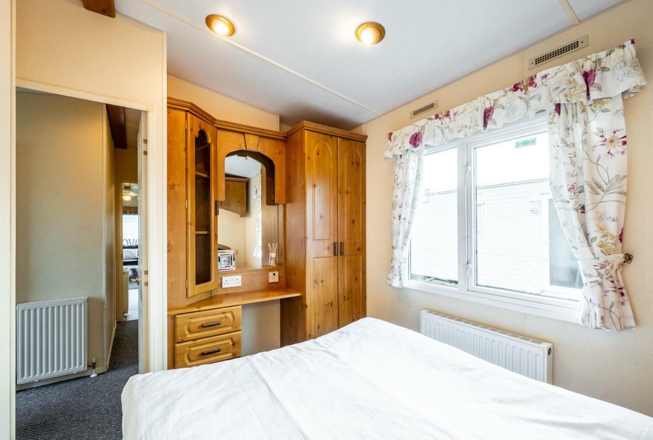 Caravan Beach Holiday Hotel Saint Osyth Buitenkant foto