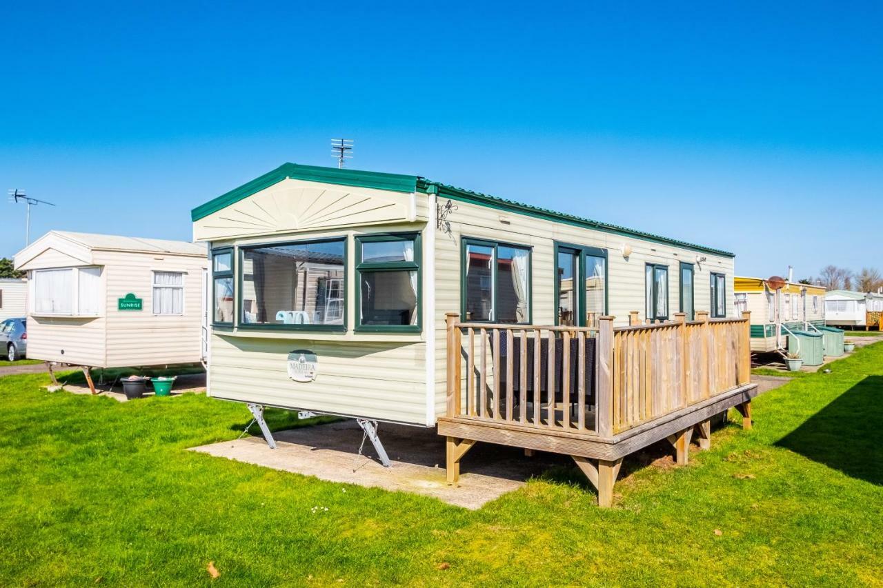 Caravan Beach Holiday Hotel Saint Osyth Buitenkant foto